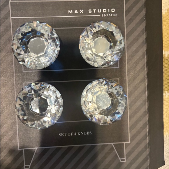 Max Studio Home Clear Crystal glass Knobs Set of 4 New - Picture 2 of 3
